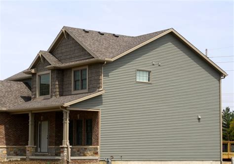 Mastic Siding In Quiet Willow Exteria Handsplit Shake In Weathered White Decorative Gable