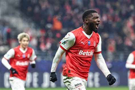 Sunderland eye transfer raid for ex-West Brom star, player increasingly