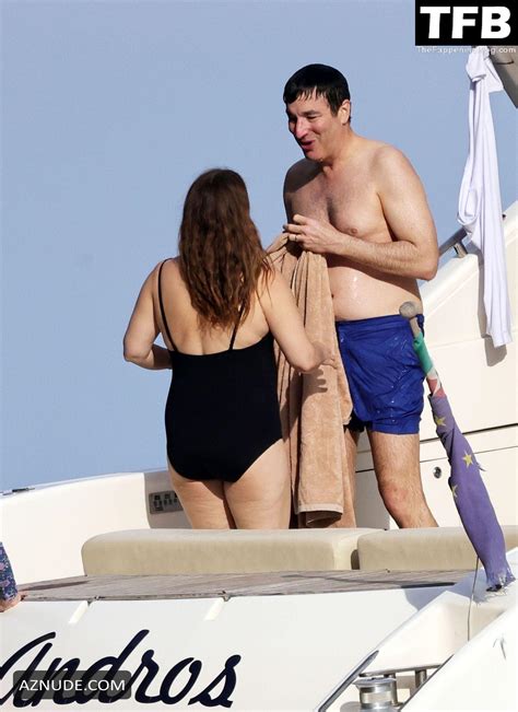 Drew Barrymore Sexy Seen Flaunting Her Hot Figure In A One Piece