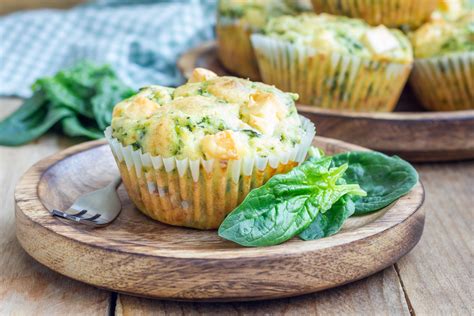 Receita de muffin de espinafre é simples e fácil de fazer veja o passo