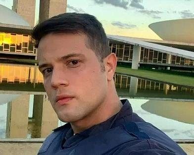 Pm Gay Punido Ap S Falar Sobre Orienta O Sexual Em V Deo No Youtube