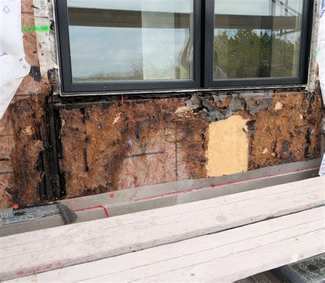 Putnam Consulting: Window Leaks • Why Windows Leak • Damaged Window