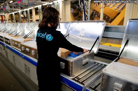 Millie Bobby Sexy Celebrity Beautiful Babe Posing Hot Famous And Uncensored