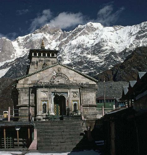 Kedarnath Temple and mountain | Kedarnath temple in the Garw… | Flickr