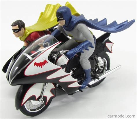 MATTEL HOT WHEELS C M C Scale BATMAN BATCYCLE ROBIN SIDECAR WITH ROBIN CAR FIGURES