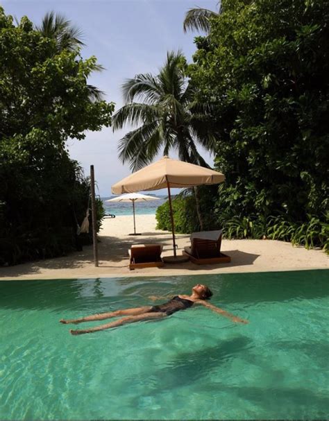 Tamara Falcó espectacular en bikini durante sus vacaciones en las Islas Maldivas con Íñigo Onieva