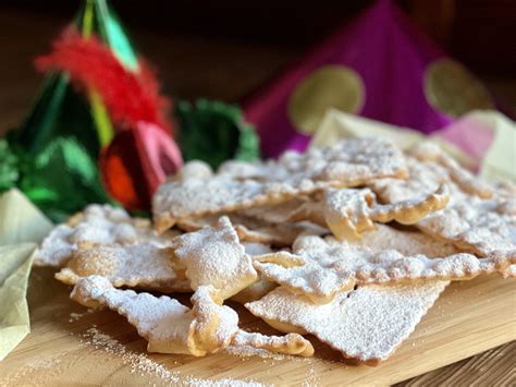 Le chiacchiere o bugie di Carnevale sono un dolce friabile