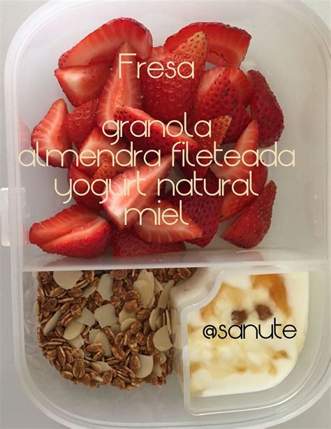 Yogurt Con Granola Miel Y Almendra Fileteada Y Fresas Colaciones