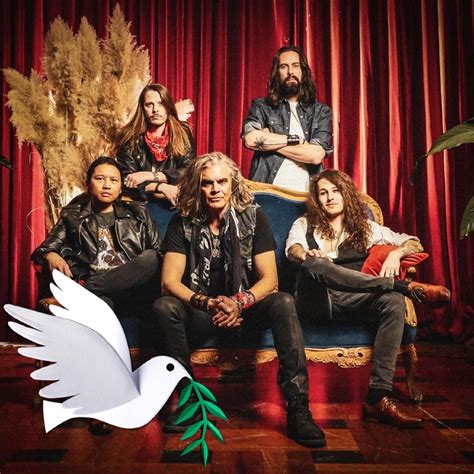 Hot Cop Lady King Zebra LETRAS MUS BR