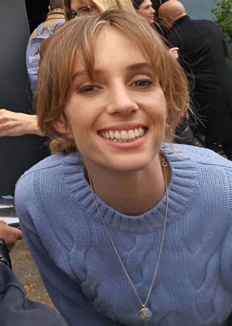 Maya Hawke With A Fan At The Maestro Screening Maya Celebrity Crush Pretty People