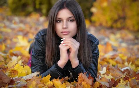 Wallpaper Girl Brunette Autumn Eyes Sight for mobile and desktop section девушки