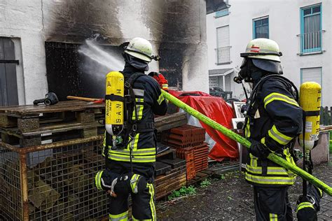 Moos Großeinsatz in Bankholzen Feuerwehr rückt zu Brand im Ortskern