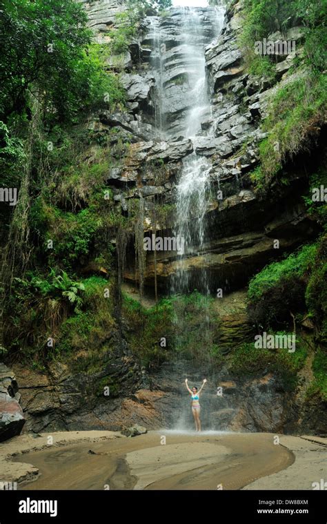 Afrikanisches mädchen im bikini Fotos und Bildmaterial in hoher Auflösung Alamy