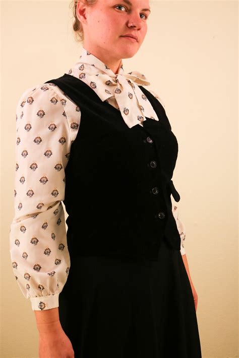 1960s Vintage Cream Pussy Bow Blouse With Lotus Flower Print Etsy