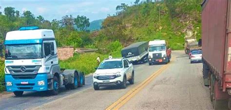 Carreta Solta De Cavalo Mec Nico Na Minasurgente Br