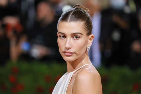 7 Best Middle Part Hairstyles According To A Celeb Stylist Parade