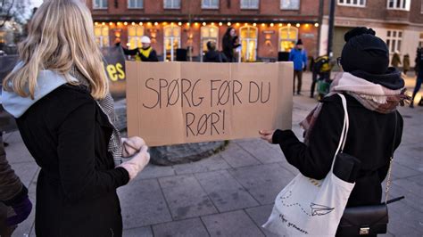 Demonstrationer for samtykke ved sex En bevidstløs krop kan ikke sige fra Indland DR