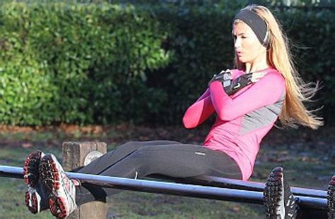 Пресс на брусьях – варианты упражнений для мышц живота