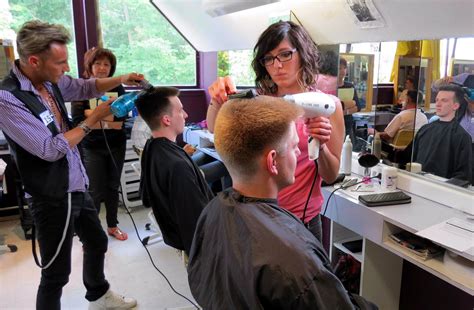 Examen Les Candidats Au Brevet De Ma Trise Coiffure Encha Nent Les