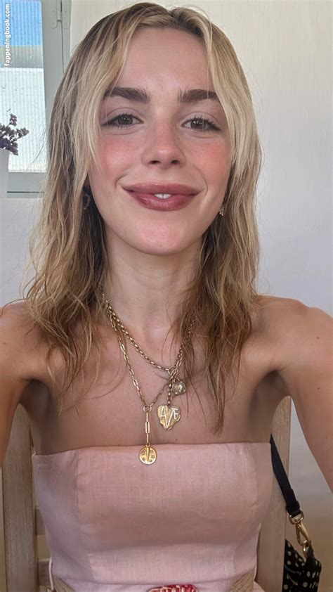 Kiernan Shipka Nude OnlyFans Leaks Fappening Page FappeningBook