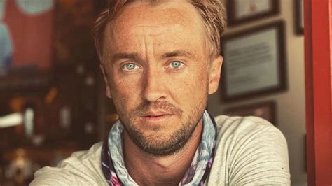 El Nuevo Libro De Tom Felton Más Allá De La Varita Oro Solo Hits 949 Fm