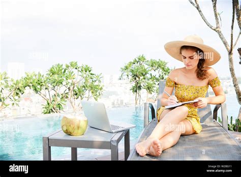 H Bsche Frauen In Bikini Fotos Und Bildmaterial In Hoher Aufl Sung Alamy