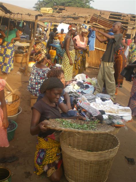 Au marché (Togo) | Africaine, Voyage