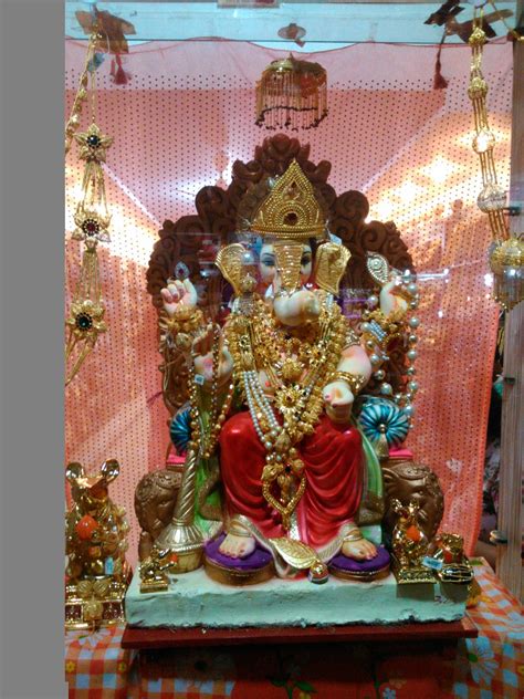 Bizarre Roadside Clicking – Crazy Foodies on Toes