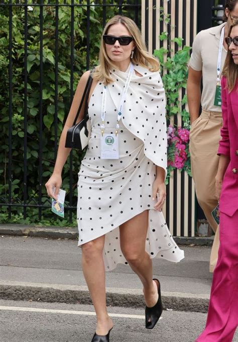 Margot Robbie S Wimbledon Wow Ala A S Maternity Masterpiece Celebmafia