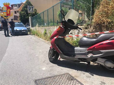 Messina Rapina Da Film Alle Poste Entrano Da Un Foro Su Una Parete