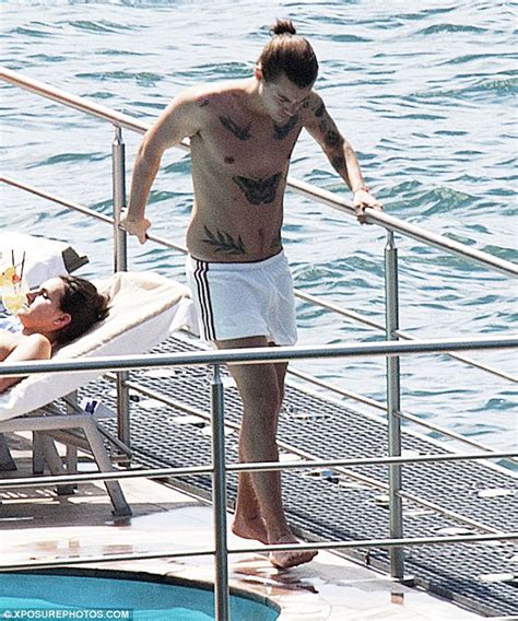 Harry Styles Shows Off His Tight Bum Naked Male Celebrities