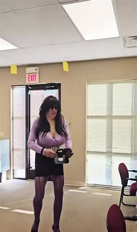 Deedeeslut69 Horny At The Office Shemale High Heels Porn XHamster