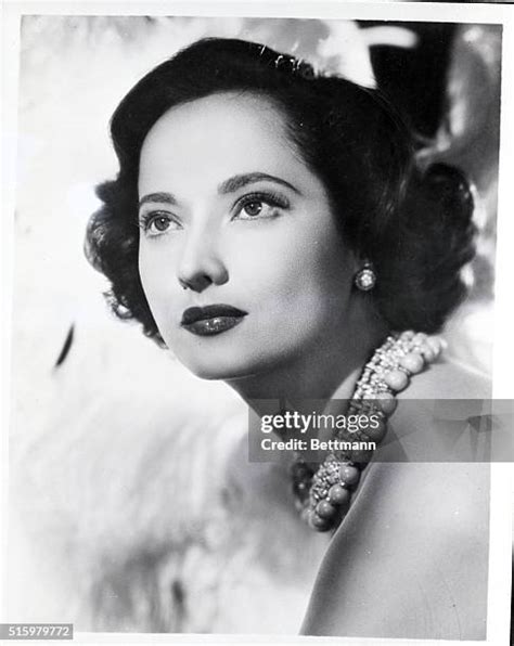 Merle Oberon Photos And Premium High Res Pictures Getty Images