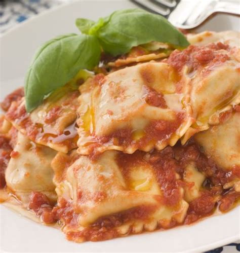 Ravioli cu sos de roşii Retete culinare Romanesti si din Bucataria