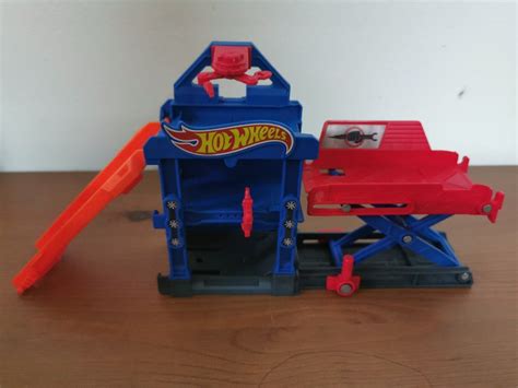 Hot Wheels Robo Lift Speed Shop Hobbies Toys Toys Games On Carousell
