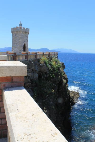 cosa vedere  piombino  poco tempo la finestra accanto