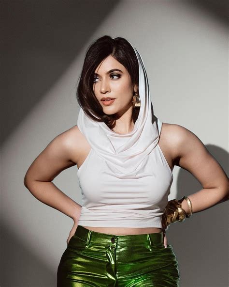 Anju Kurian Wearing A Hot Satin Pant Glittering Look Went Viral