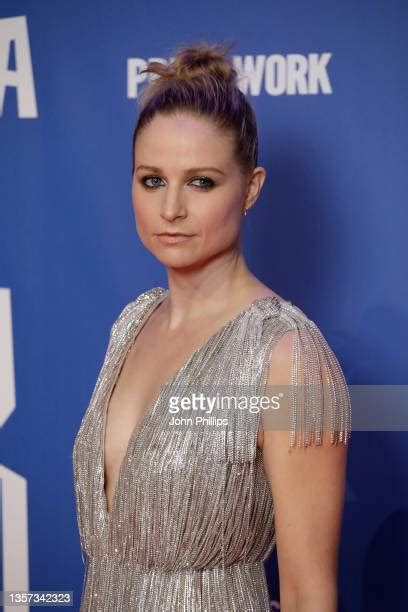 10 Sexy Niamh Algar Bikini Pics