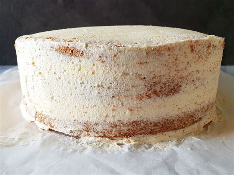 Semi Naked Cake Mit Beeren Und Drip