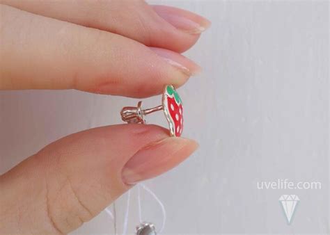 Сережки-гвоздики клубнички купить в интернет-магазине Ювелир Лайф