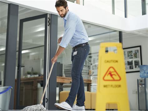 Entrepreneurs found massive profit in office cleaning opportunities 24