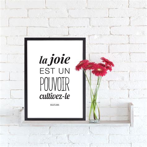 Illustration Typo La Joie Est Un Pouvoir Cultivez Le Imprimée Sur Du