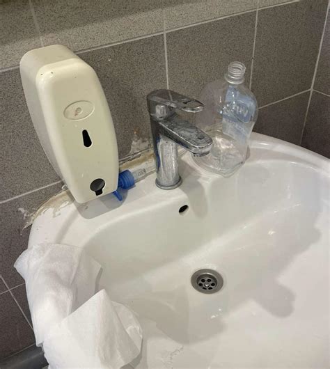 Patients and family members complain about lack of hygiene and basic