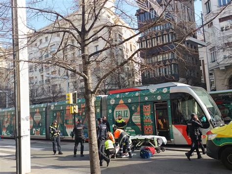 Fotos Nuevo Accidente Del Tranv A En Zaragoza Im Genes