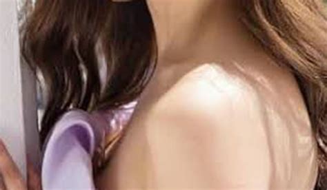 Hot Actress Wallpaper V23