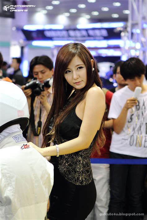 Xxx Nude Girls Ryu Ji Hye Seoul Auto Salon 2011