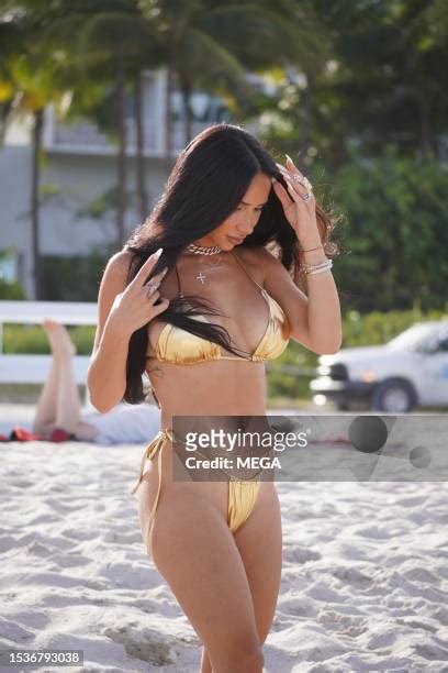 10 Hot Sexy Natasha Graziano Bikini Pics