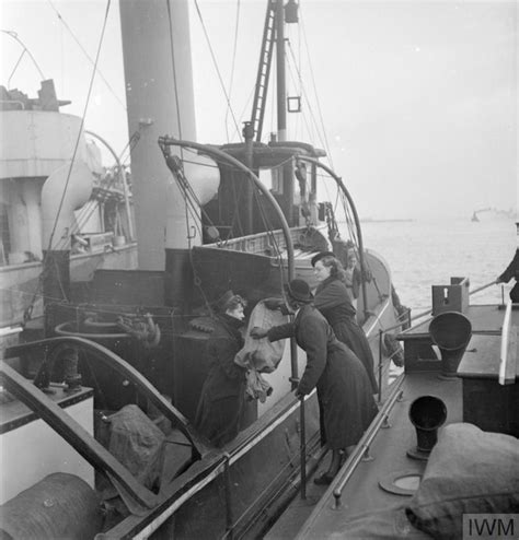 Women S Royal Naval Service Wrens With The Fleet Mail England Uk