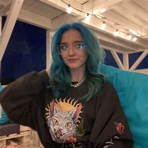 F28. Look me in the eyes & tell me what you want. : r/Faces