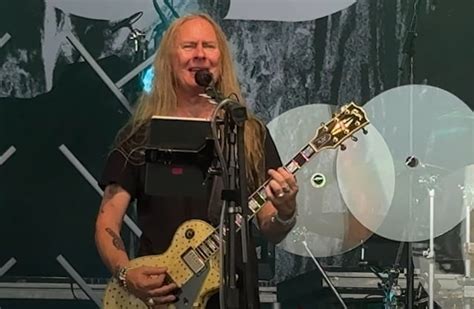 Watch Jerry Cantrell Performs In Indianapolis During Summer Tour